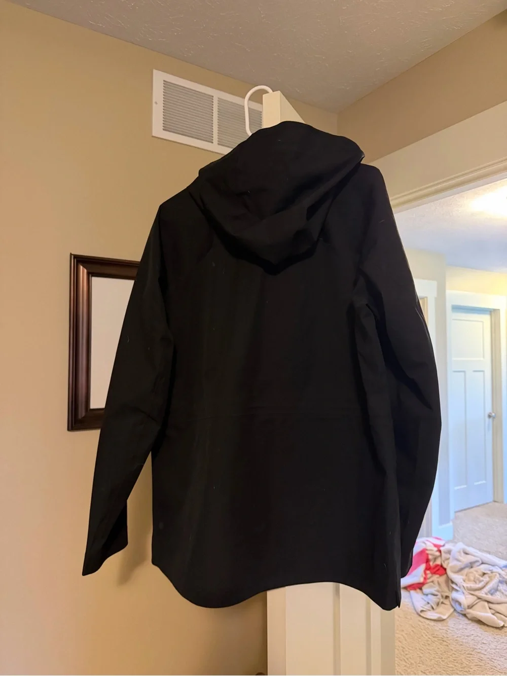 Lululemon women’s rain coat